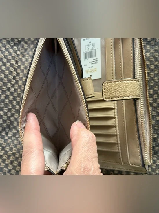 Michael Kors Jet Set Large Zip Clutch Wallet wristlet w/pebbled leather. - Picture 7 of 16